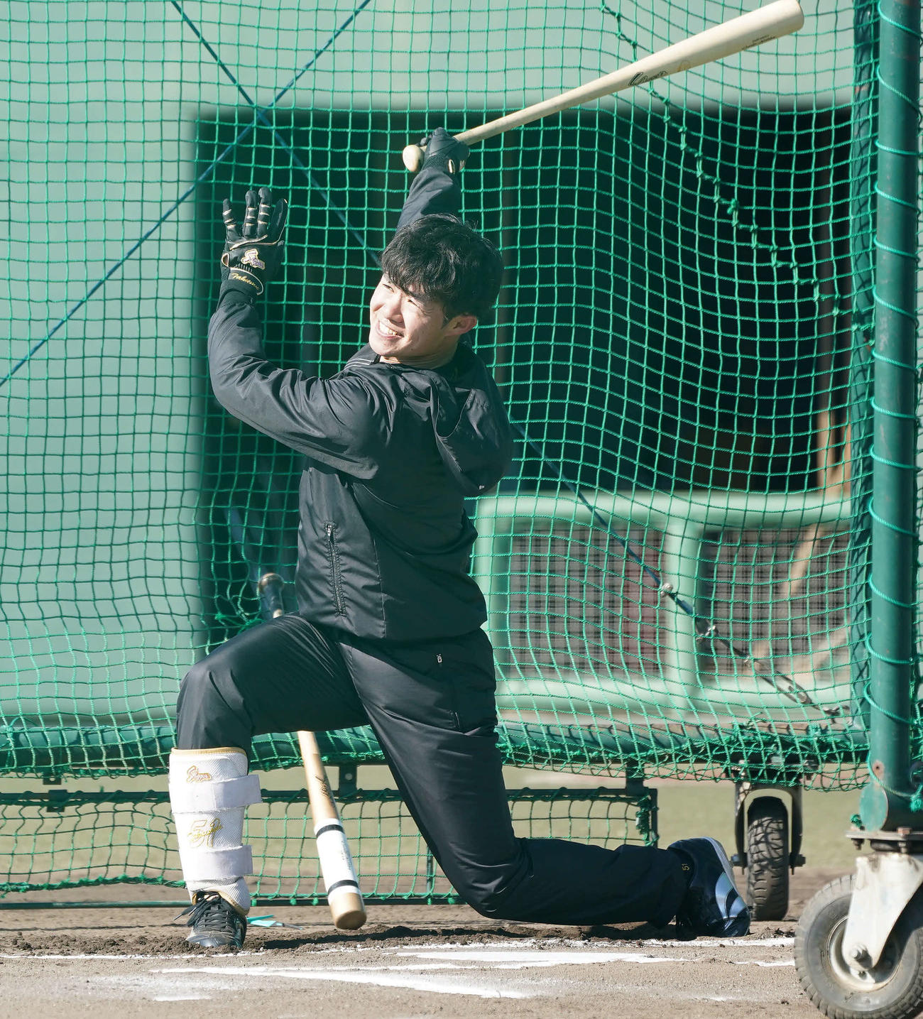 フリー打撃練習をする阪神中野（撮影・森本幸一）