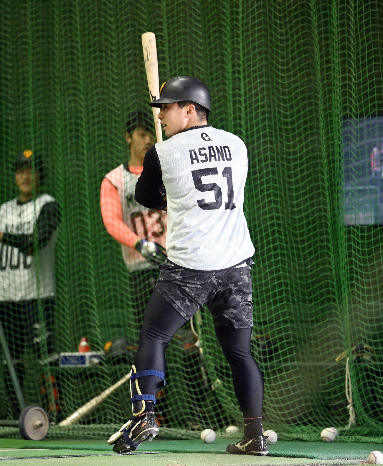 巨人新人合同自主トレでフリー打撃するドラフト1位浅野（撮影・滝沢徹郎）