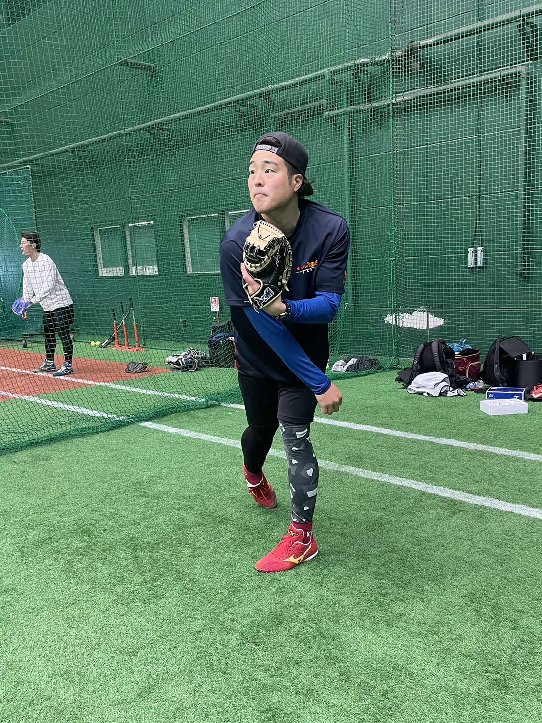 自主トレでキャッチボールをする楽天滝中（楽天野球団提供）