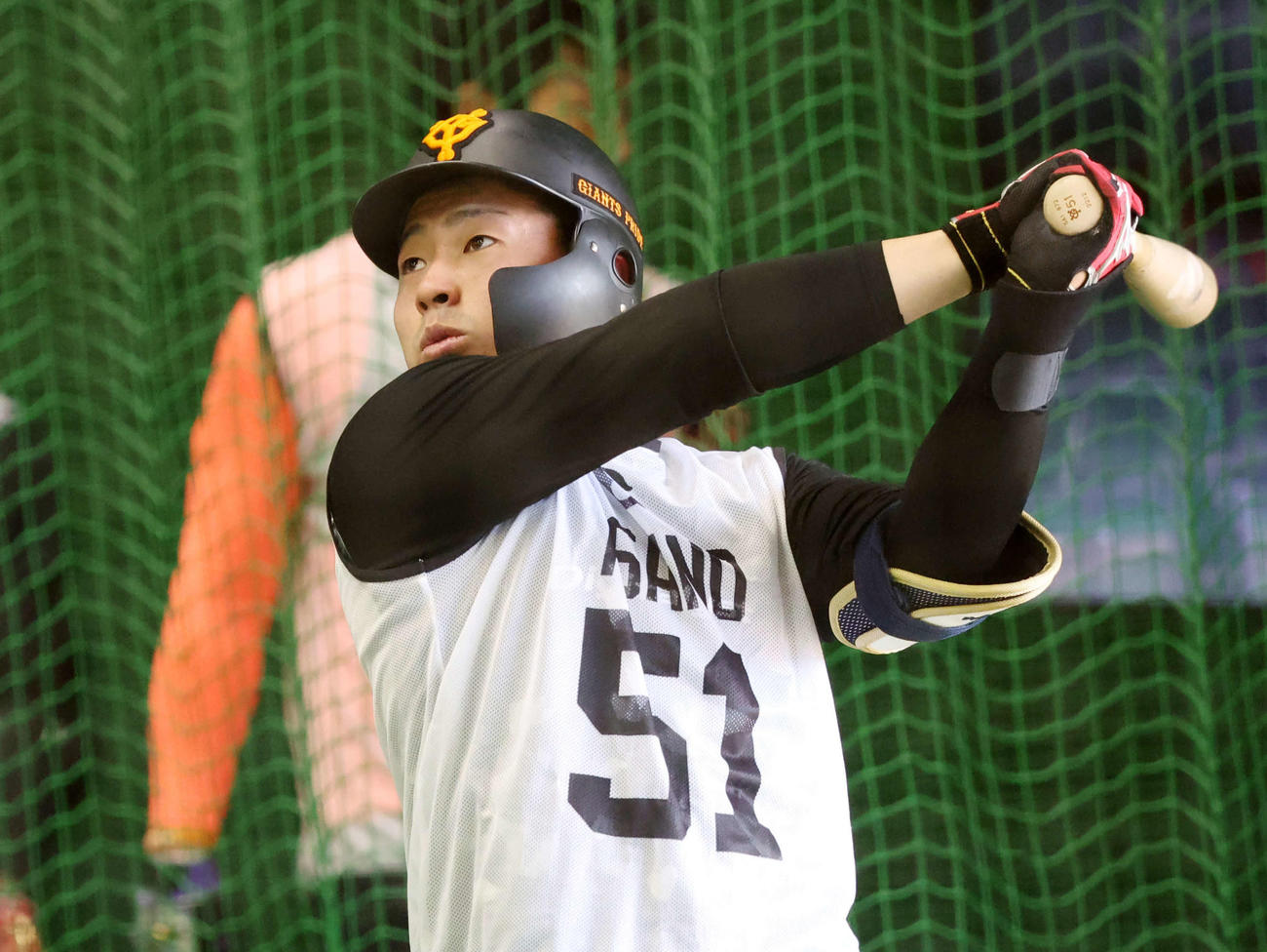 巨人新人合同自主トレで打撃練習するドラフト1位浅野（撮影・宮地輝）