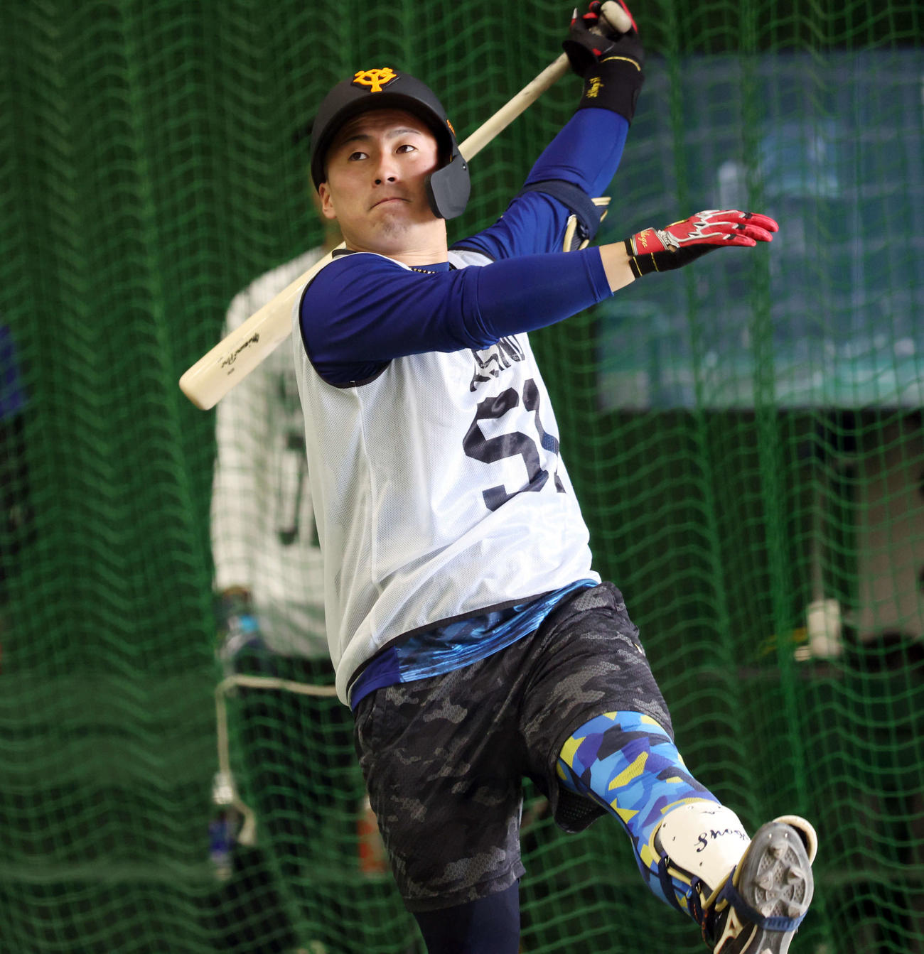 巨人新人合同自主トレで打撃練習する浅野（撮影・宮地輝）