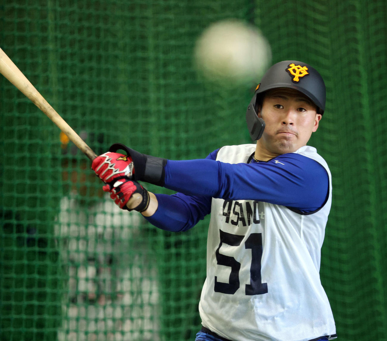 巨人新人合同自主トレで打撃練習するドラフト1位浅野（撮影・宮地輝）