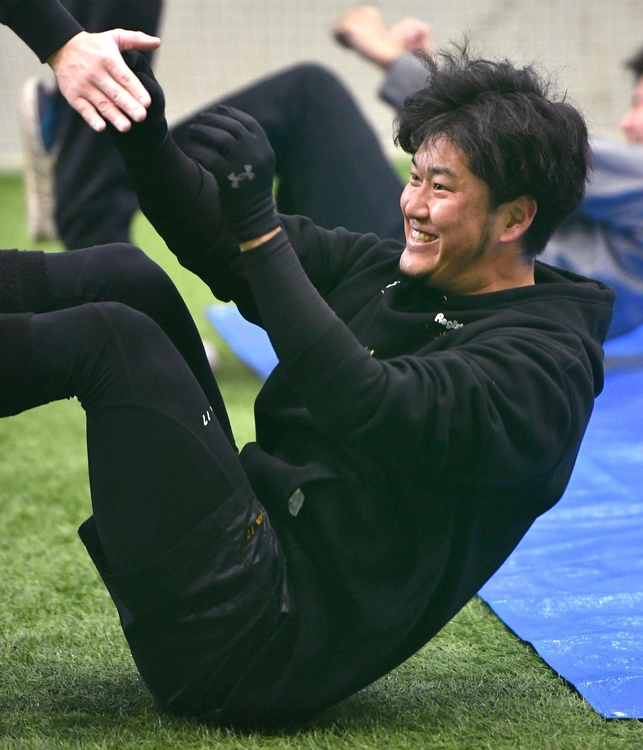 体幹トレーニングを行う岩貞（撮影・岩下翔太）