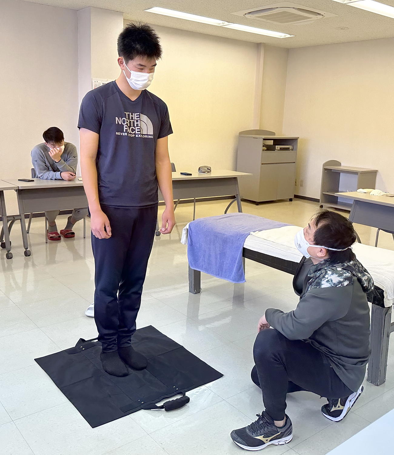 「4スタンス理論」の測定を行うロッテ吉川（球団提供）