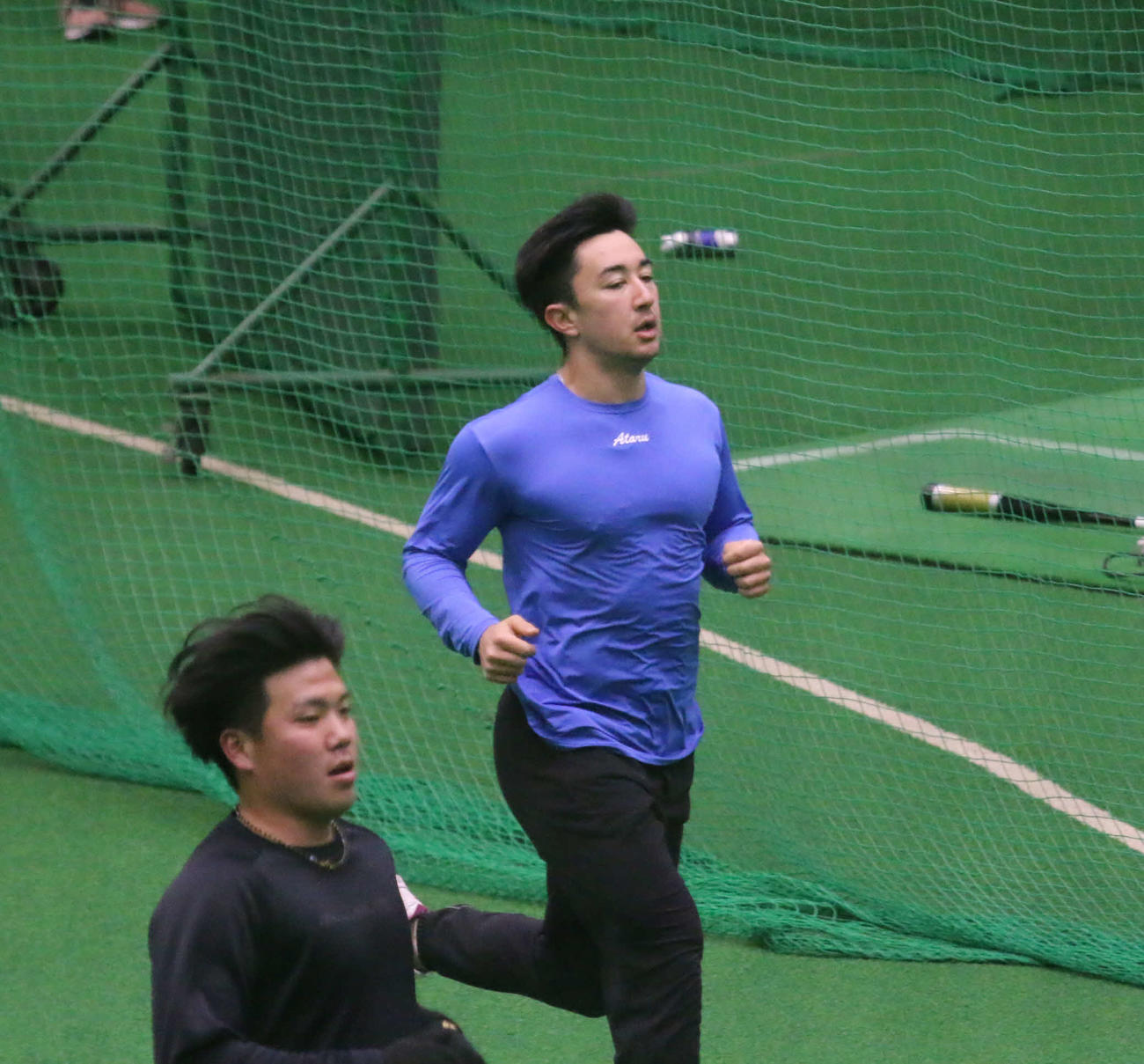 新人合同自主トレ中も立派な胸筋が目立つ日本ハム山口（撮影・中島宙恵）