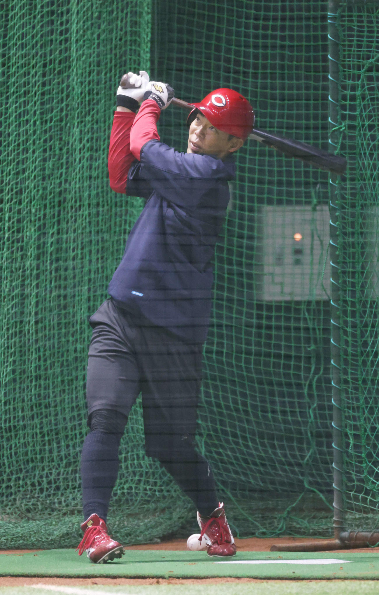 広島合同自主トレ　打撃練習をする秋山（撮影・加藤孝規）