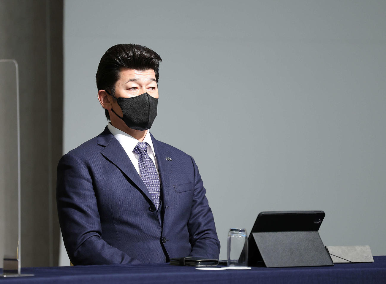 2023年DeNAスタッフミーティングに臨む三浦監督（撮影・河田真司）