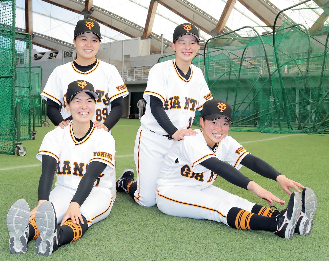 巨人女子硬式野球チーム　左上から時計回りに島野愛友利、山下陽夏、金満梨々那、吉安清（2022年2月4日撮影）