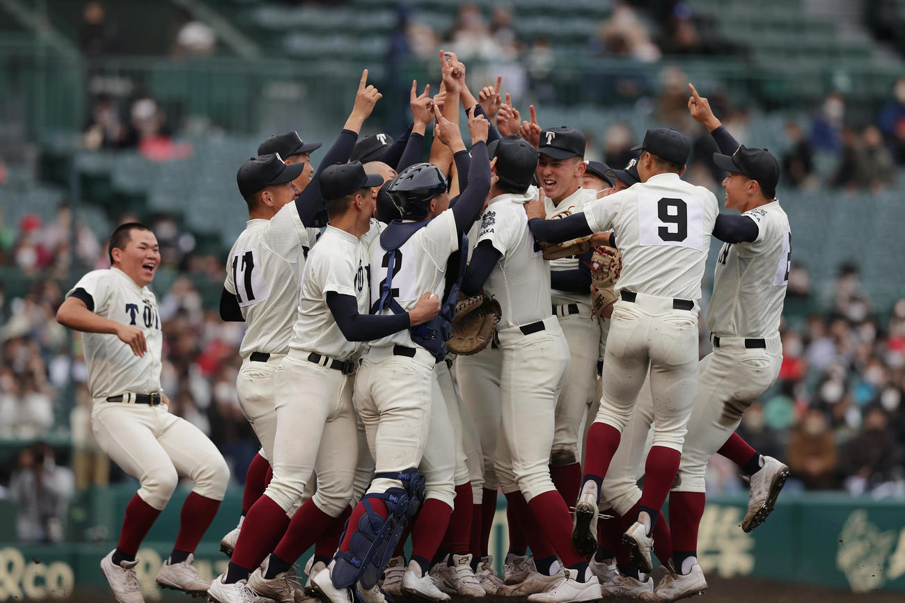 第94回選抜高校野球大会（センバツ）歓喜する大阪桐蔭ナイン（2022年3月31日撮影）