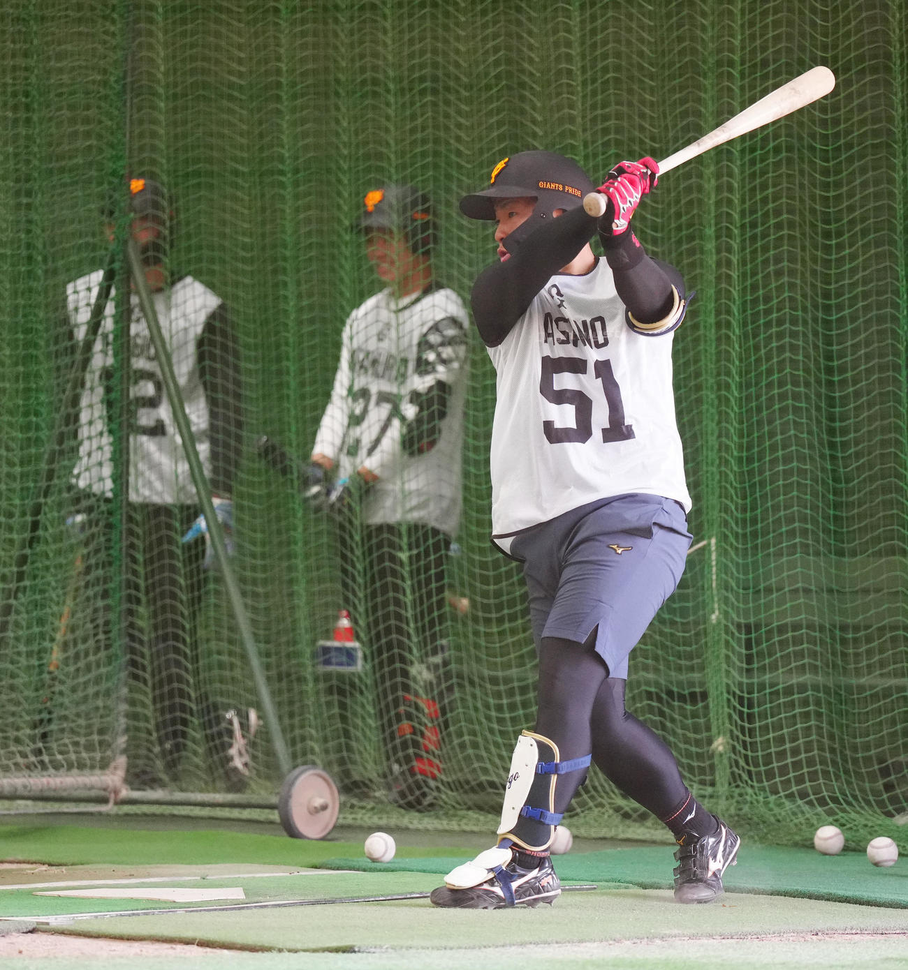 新人合同自主トレで打撃練習する巨人ドラフト1位の浅野（撮影・江口和貴）