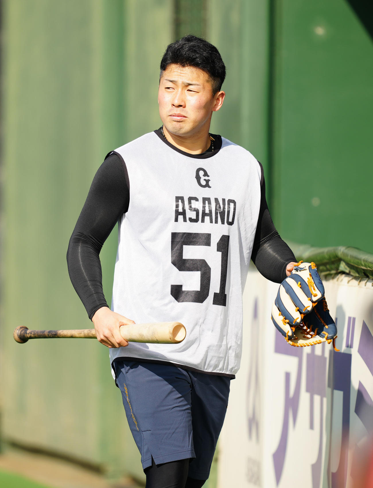 新人合同自主トレに臨む巨人ドラフト1位の浅野（撮影・江口和貴）