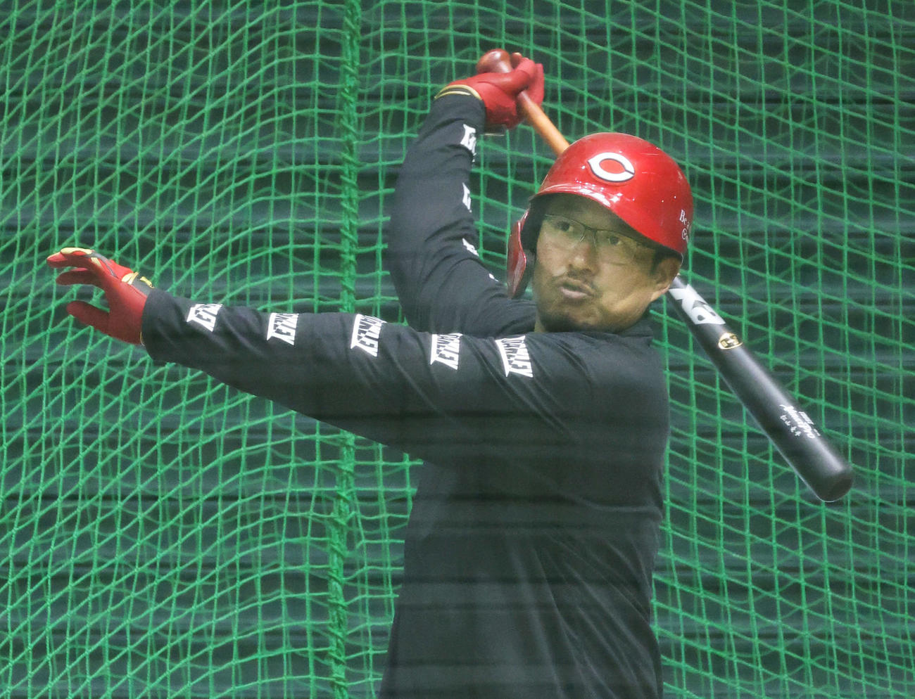 広島合同自主トレ　打撃練習をする松山（撮影・加藤孝規）