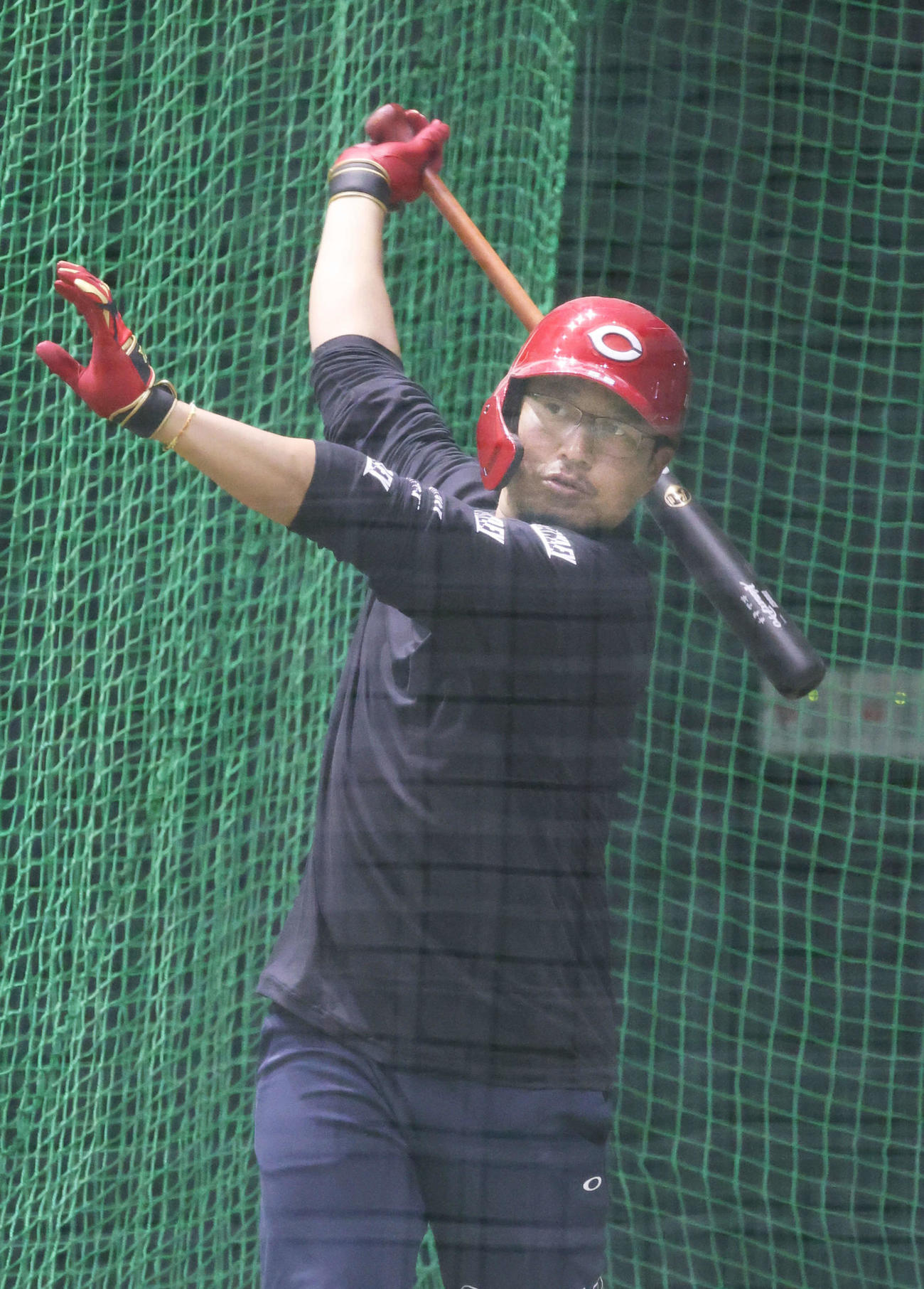 広島合同自主トレ　打撃練習をする松山（撮影・加藤孝規）