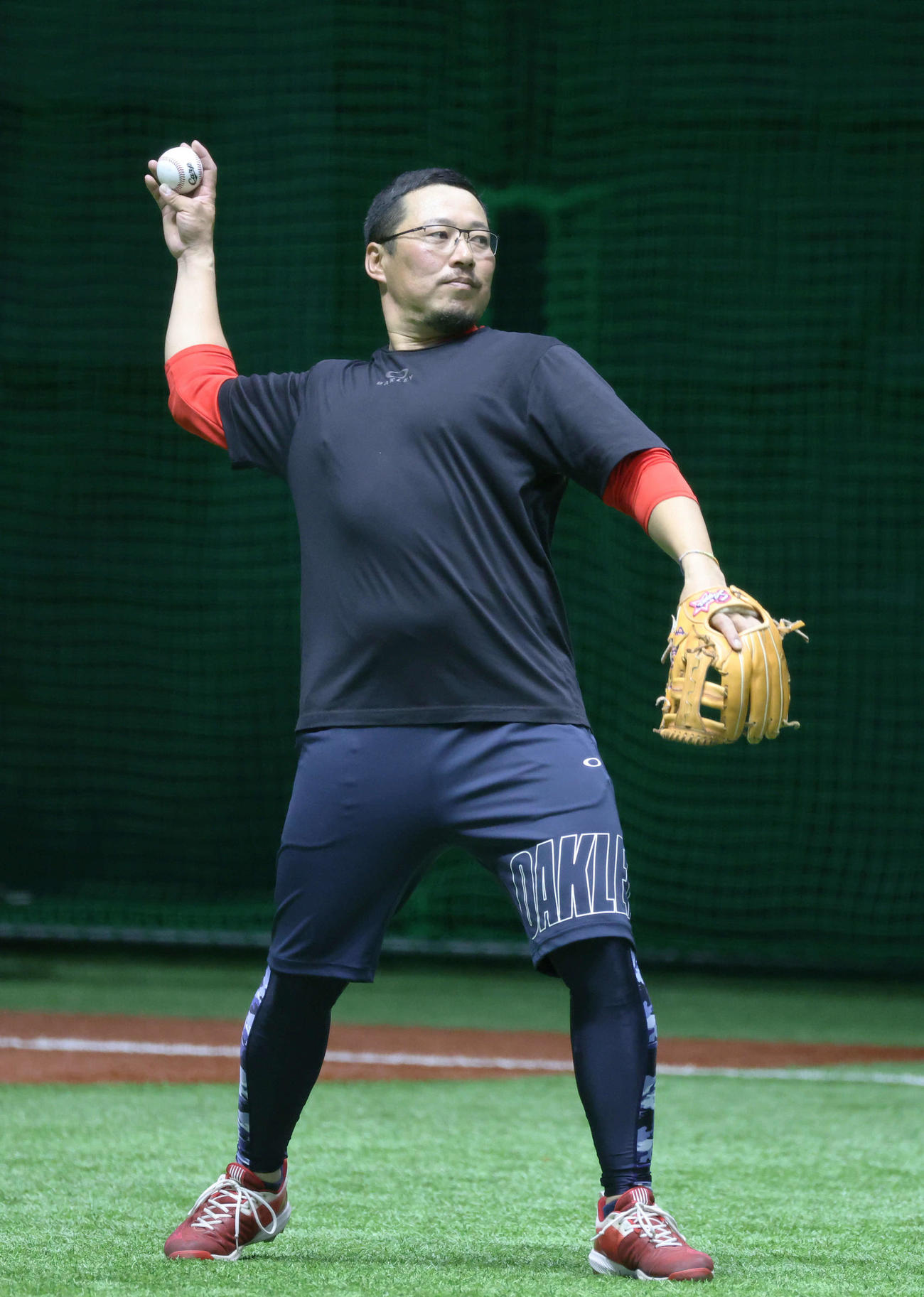 広島合同自主トレ　キャッチボールをする松山（撮影・加藤孝規）