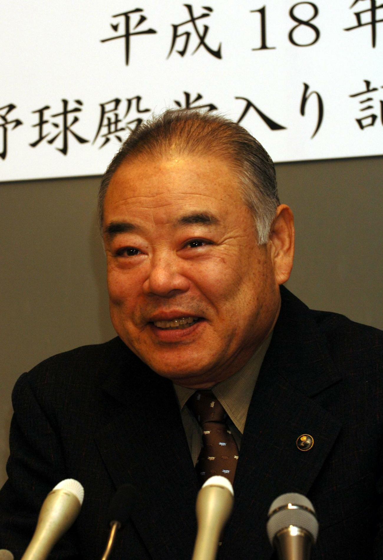 06年1月、野球殿堂入り会見で喜びを語る門田氏