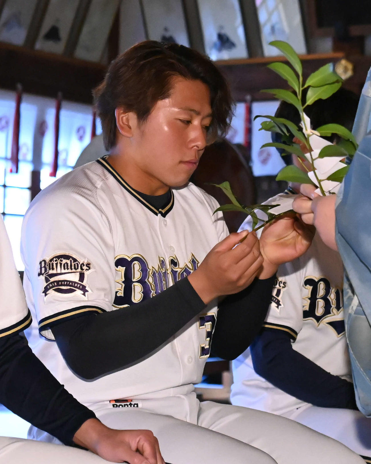 玉串を受け取るオリックス池田（撮影・石井愛子）