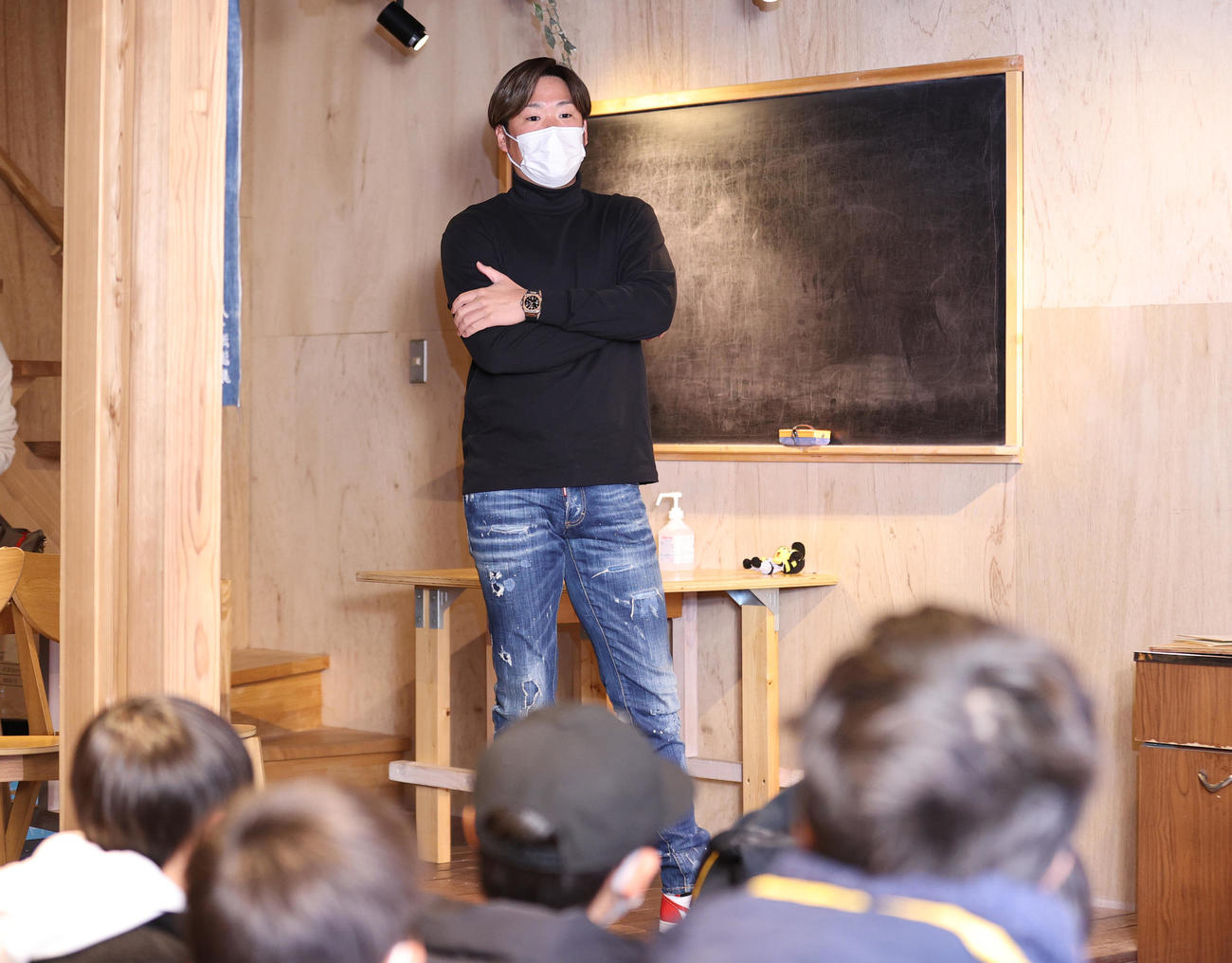 子どもたちの質問に答える阪神西勇（撮影・上山淳一）