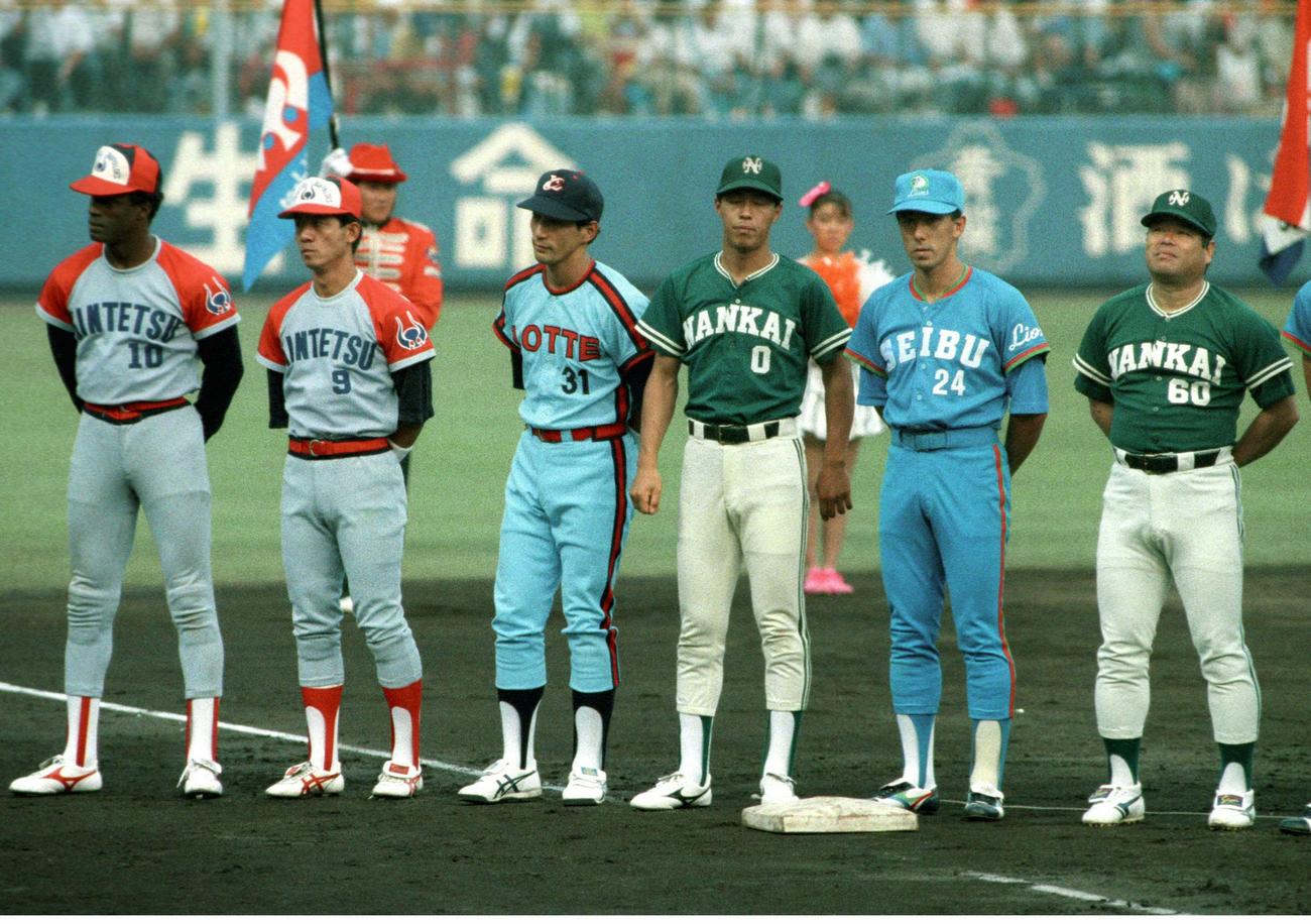 88年7月オールスター　（右から）南海門田博光、西武平野謙、南海佐々木誠、ロッテ高沢秀昭、近鉄新井宏昌、近鉄オグリビー