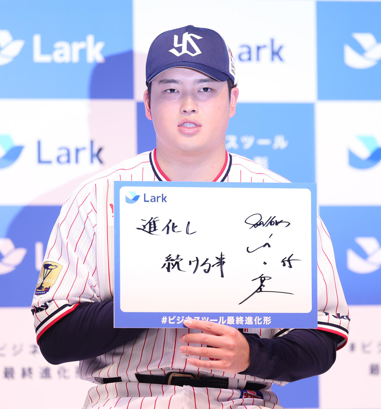 自身の最終進化形に「進化し続けること」と答えたヤクルト村上（撮影・足立雅史）