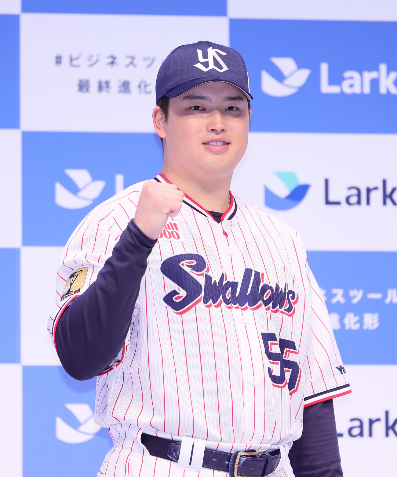 「Lark」新CM発表会に登場したヤクルト村上（撮影・足立雅史）