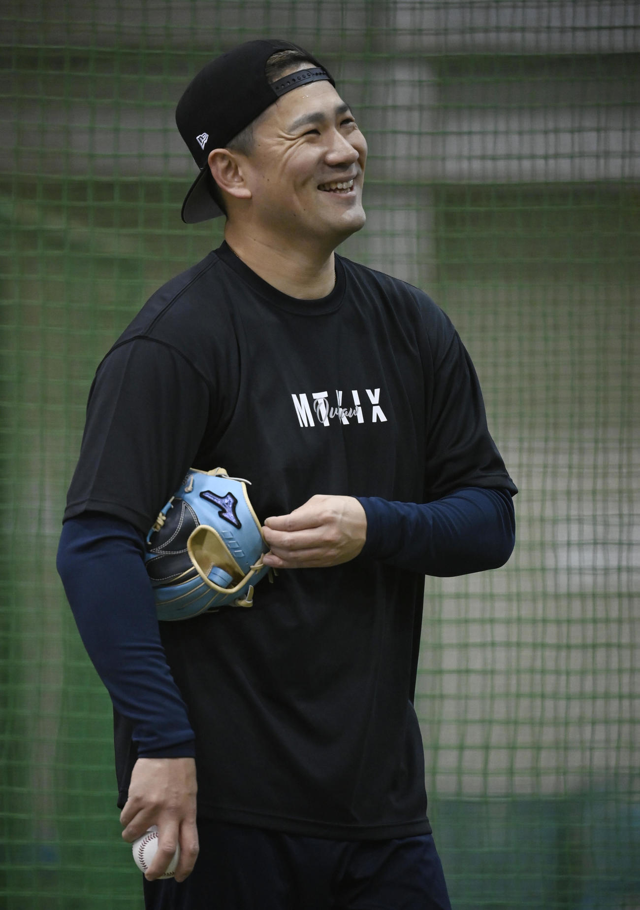 リラックスした表情を見せる楽天田中将（代表撮影）