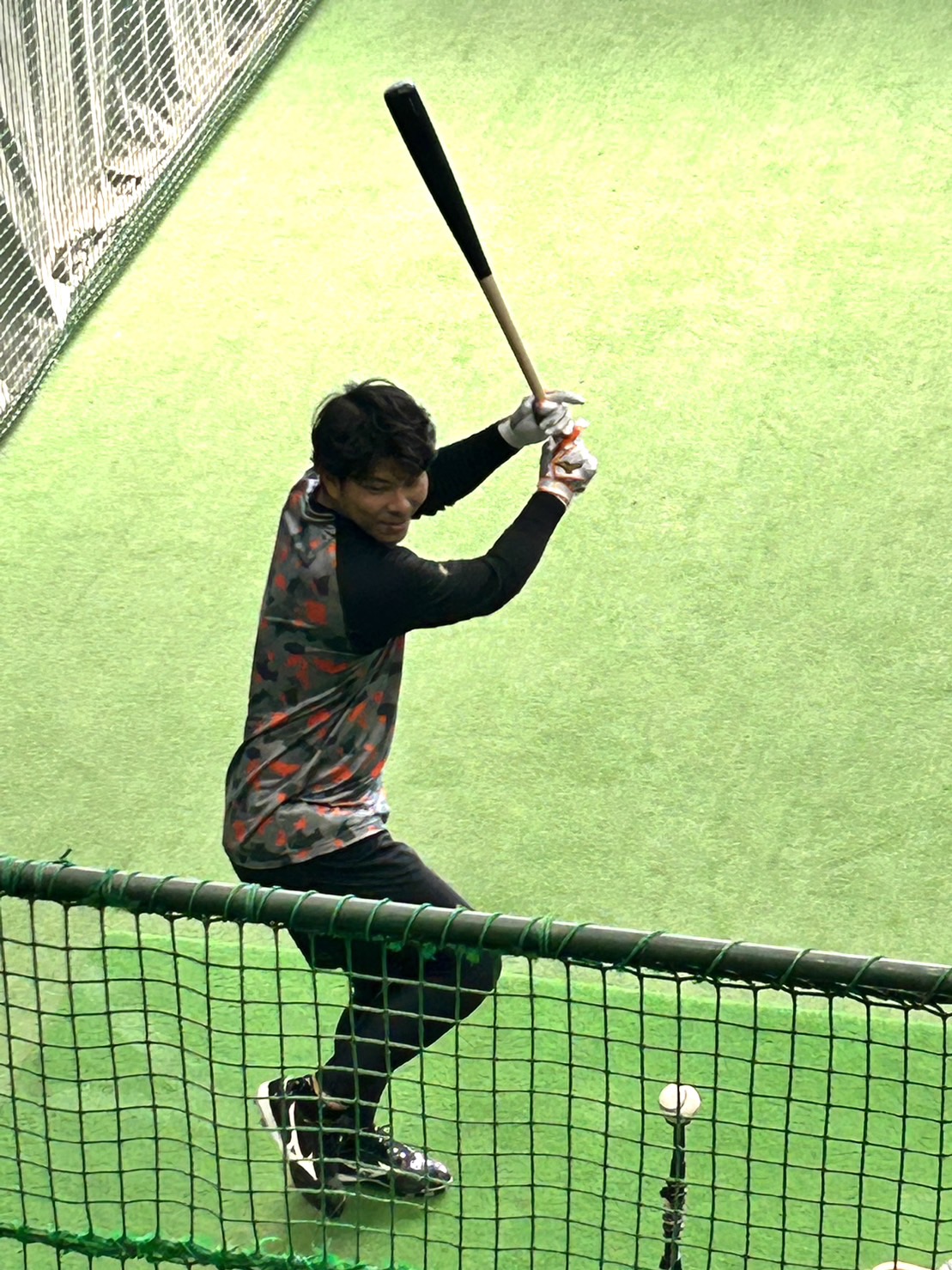 置きティー打撃をする巨人大城卓