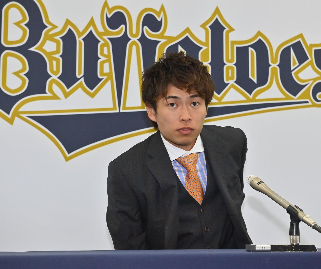 現状維持で契約更改を終え会見するオリックス山岡（撮影・和賀正仁）