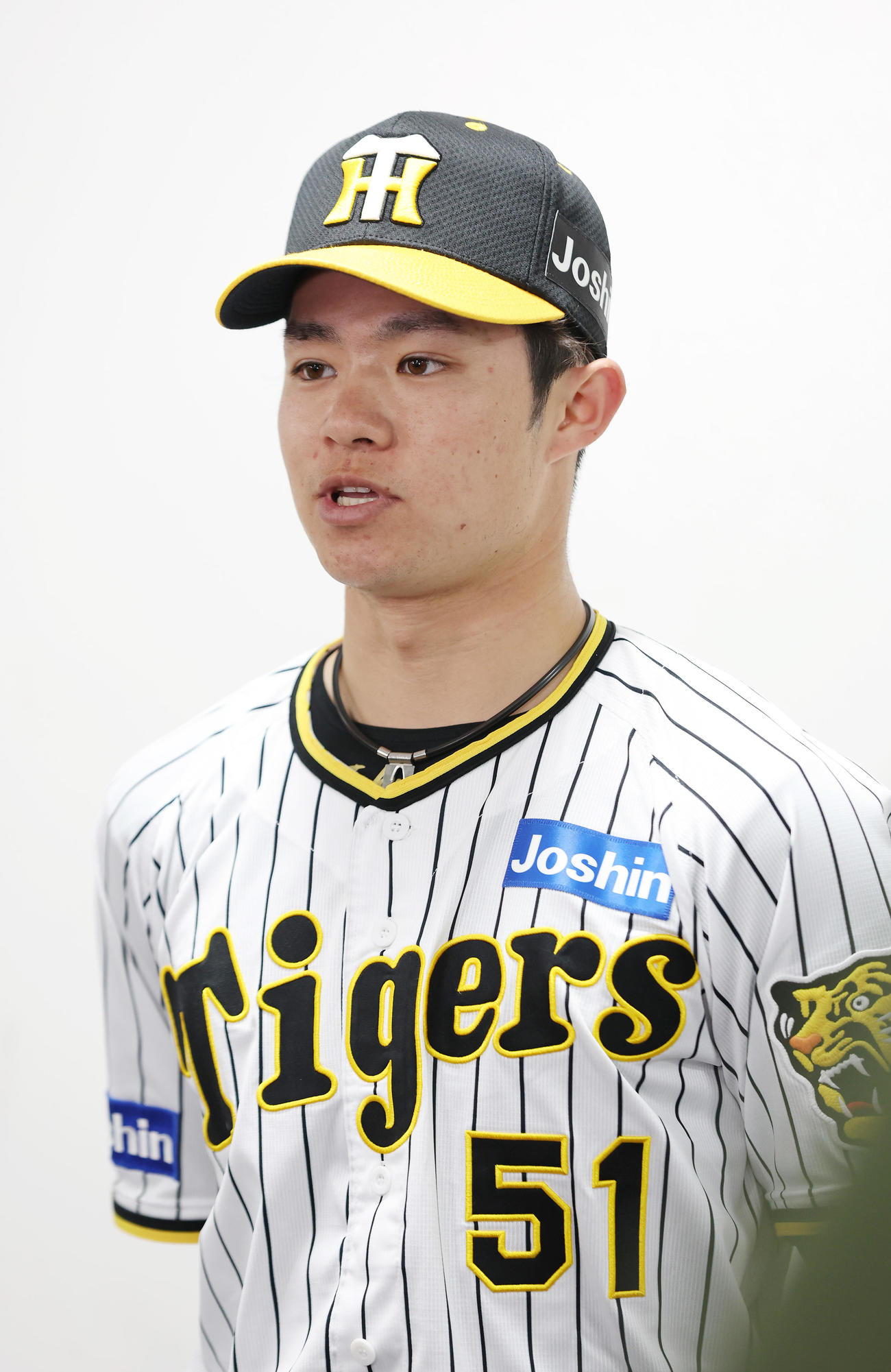 侍ジャパンに選出され、取材に応じる阪神中野（撮影・前田充）