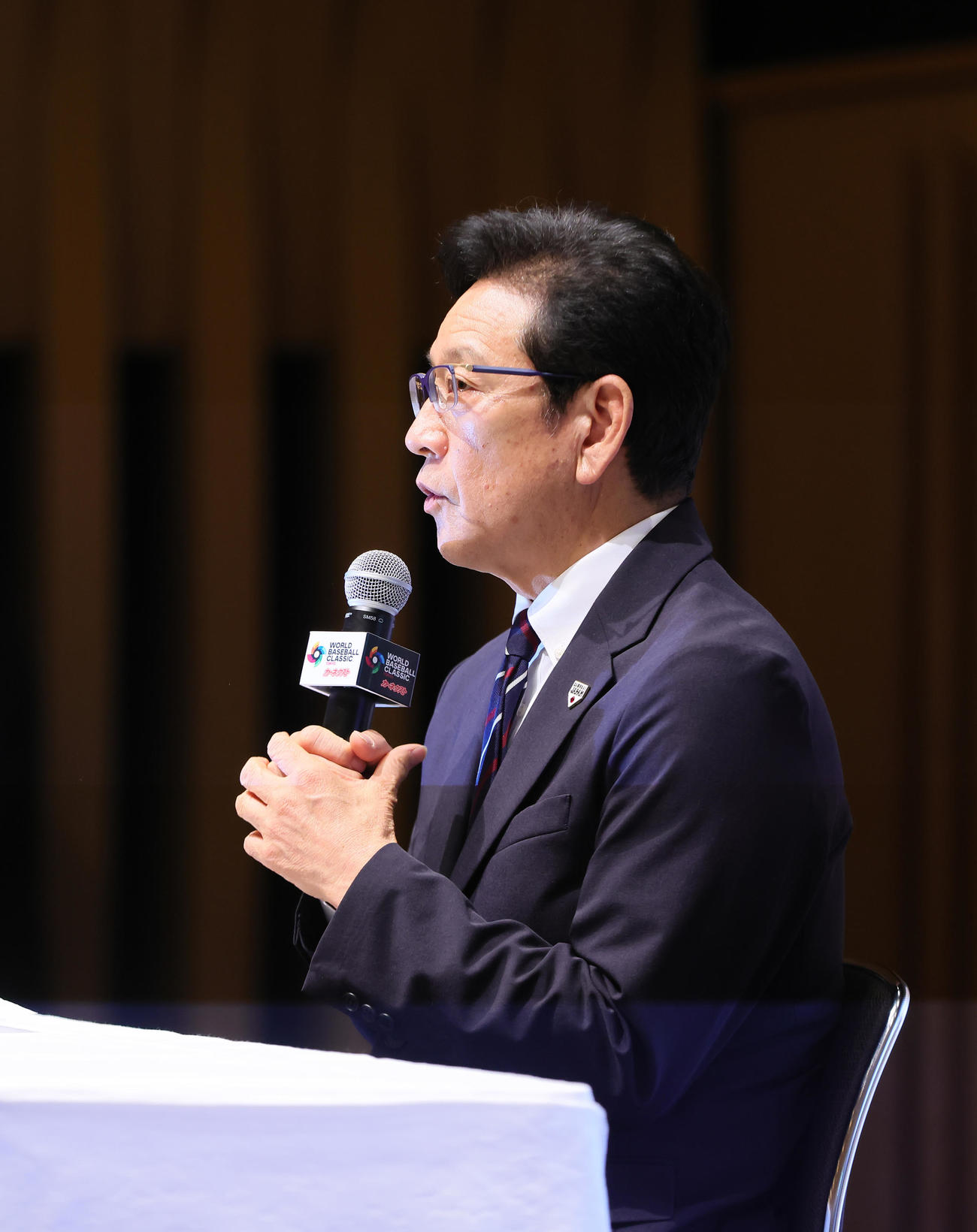 WBCメンバー発表会見に臨む侍ジャパン栗山監督（撮影・足立雅史）