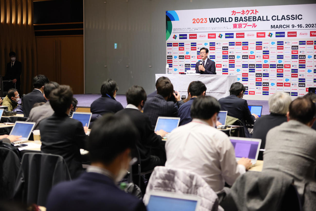 WBCメンバー発表会見に臨む侍ジャパン栗山監督（撮影・足立雅史）