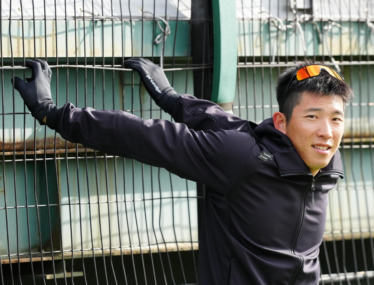 ジャイアンツ球場で自主トレを行う巨人戸郷（撮影・江口和貴）