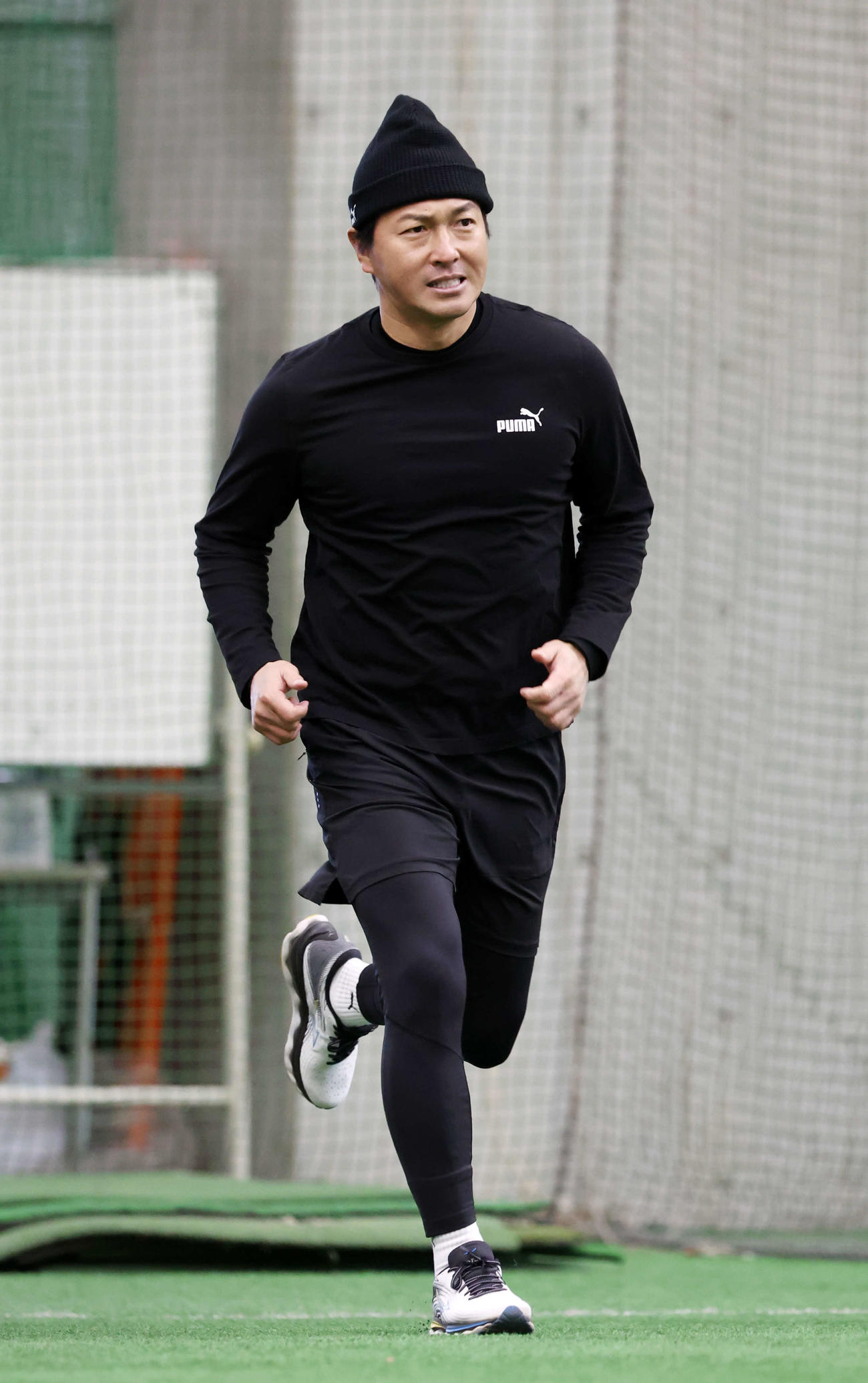 自主トレを公開した巨人長野（撮影・宮地輝）