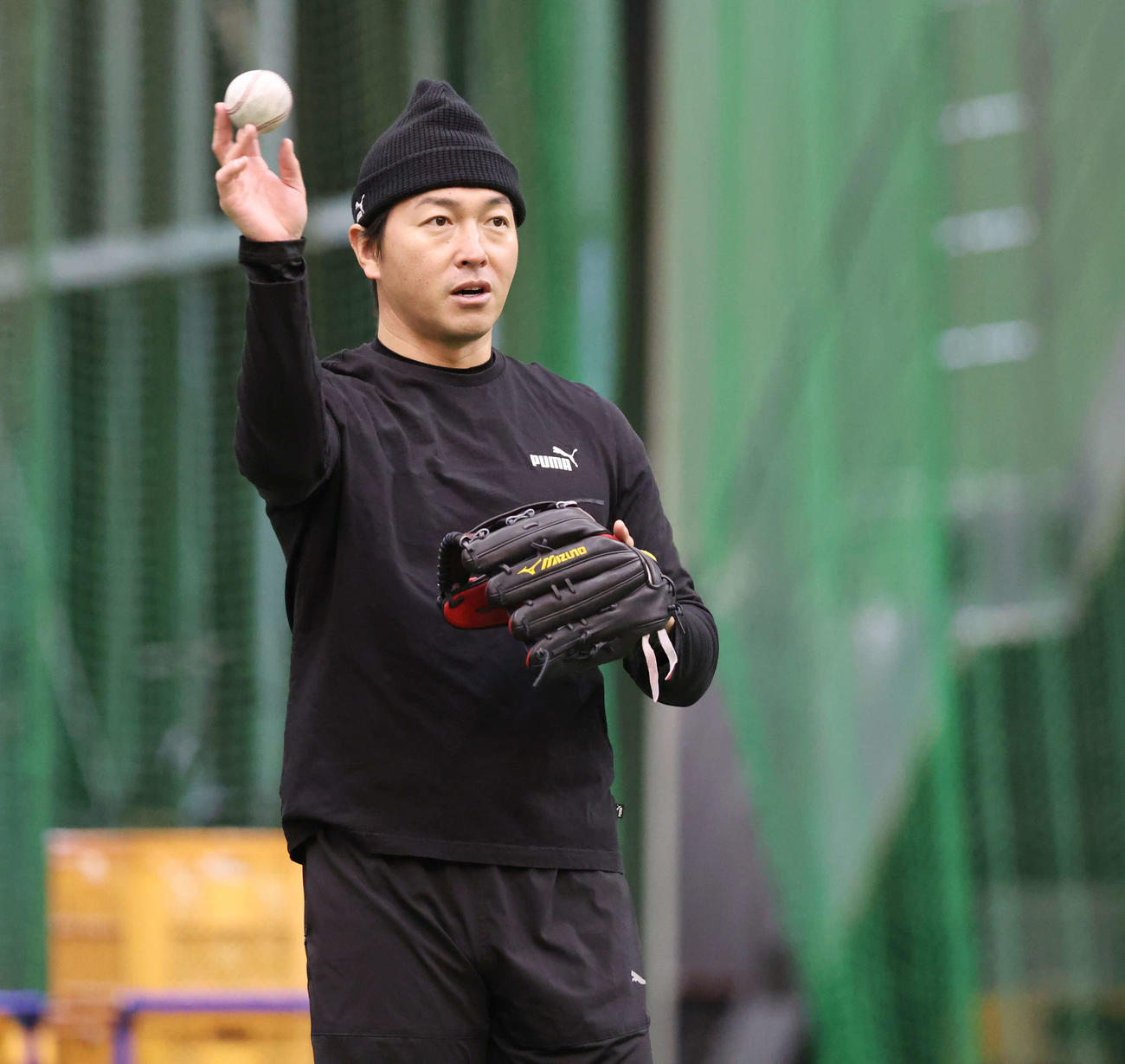 自主トレを公開した巨人長野（撮影・宮地輝）