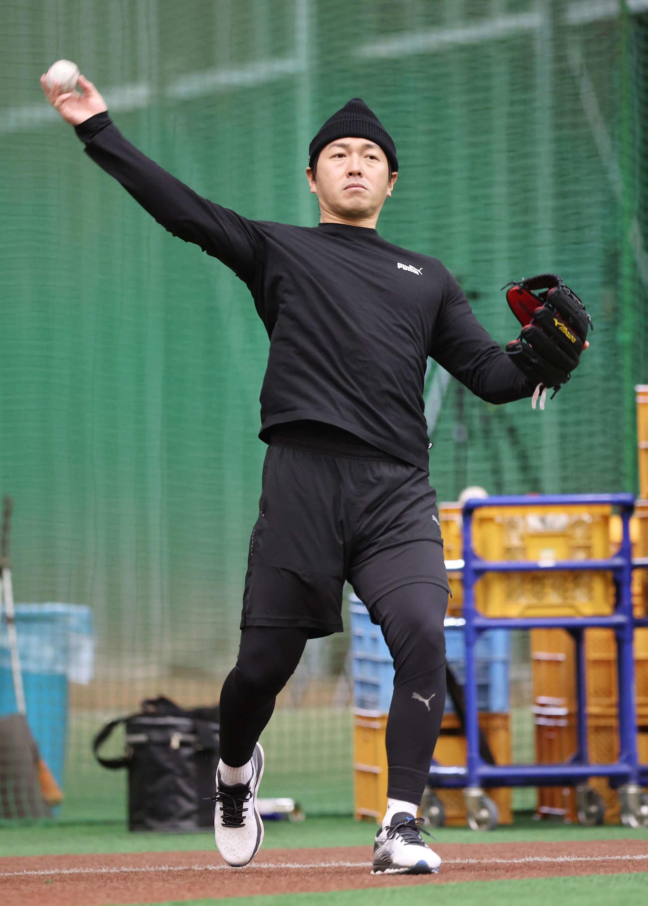 自主トレを公開した巨人長野（撮影・宮地輝）