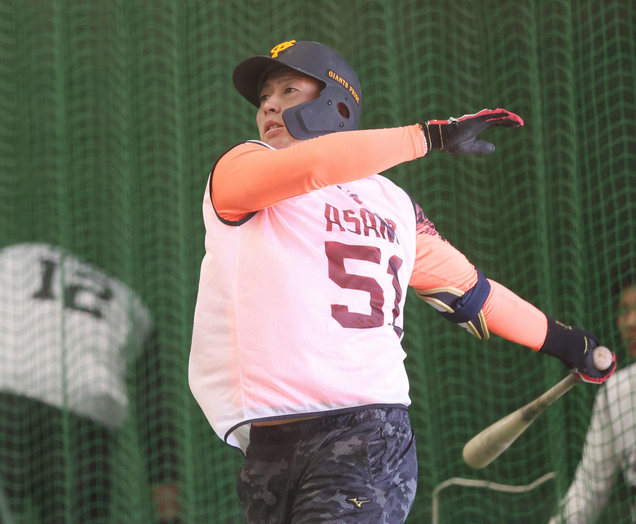 巨人新人合同自主トレで打撃練習するドラフト1位浅野（撮影・宮地輝）