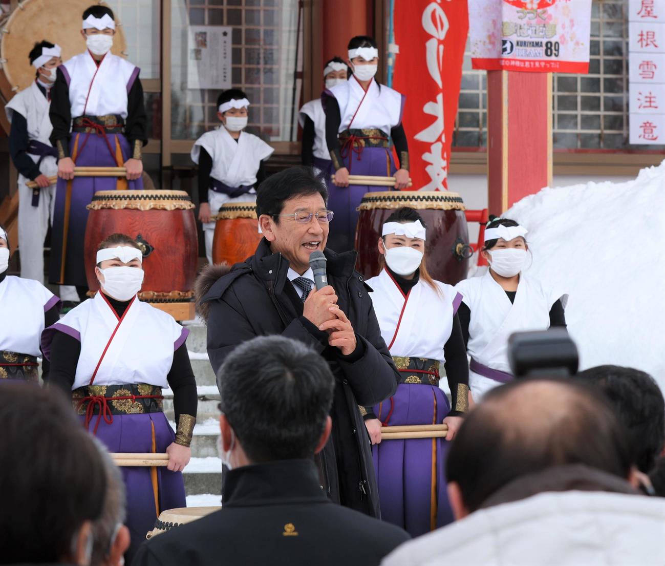 栗山天満宮で行われた出陣式であいさつする日本代表栗山監督（撮影・黒川智章）
