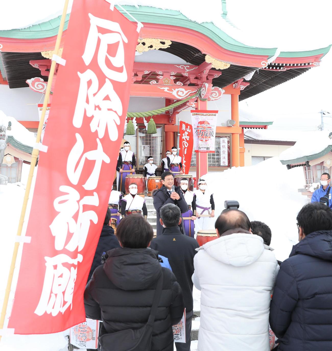 栗山天満宮で行われた出陣式であいさつする日本代表栗山監督（撮影・黒川智章）