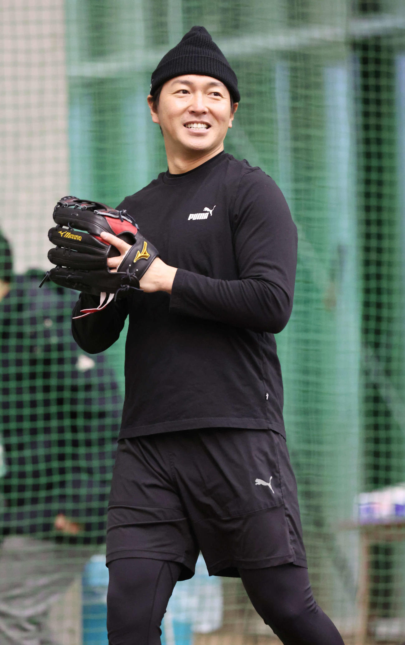 キャッチボールをする巨人長野（撮影・宮地輝）