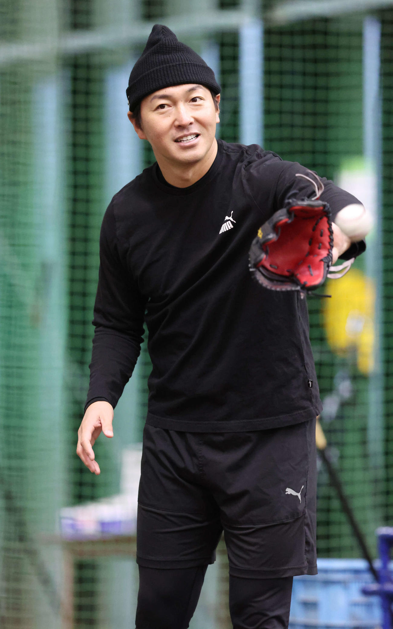自主トレを公開した巨人長野（撮影・宮地輝）