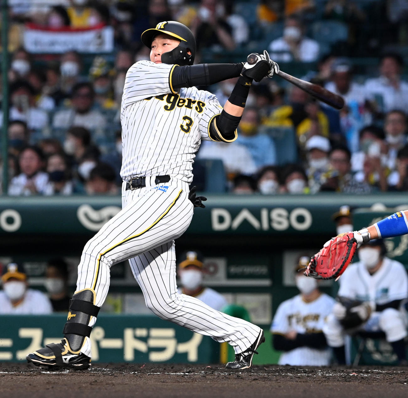 本塁打を放つ大山悠輔（2022年6月撮影）