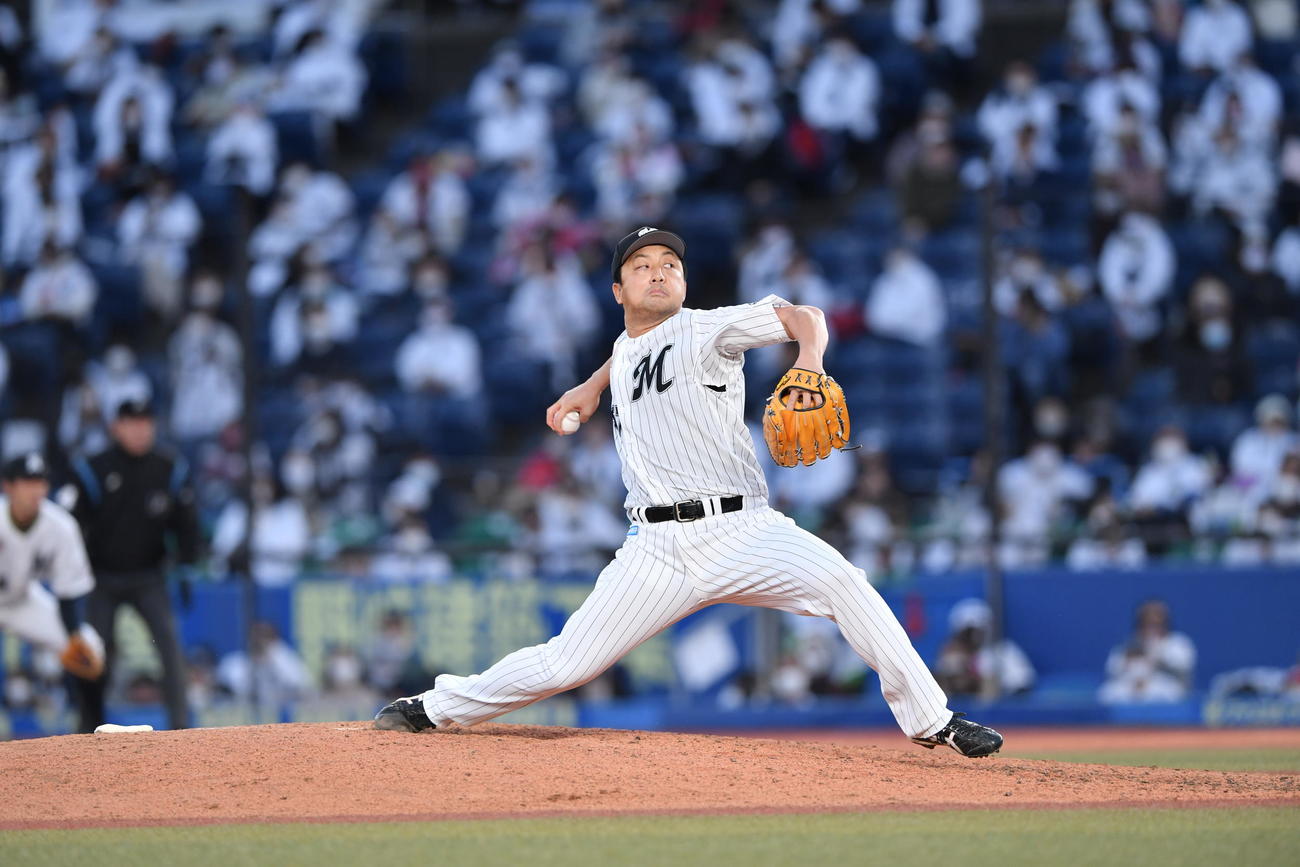 コロナ禍の20年10月に登板するロッテ沢村拓一