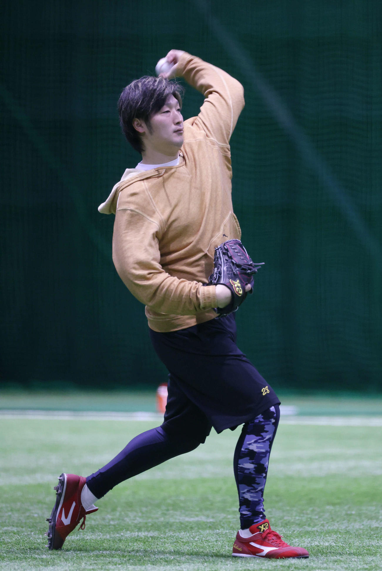 広島合同自主トレ　キャッチボールをする床田（撮影・加藤孝規）