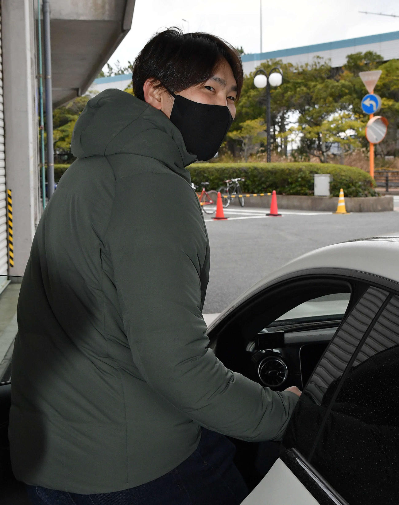 練習を終えて引き揚げる石川（撮影・岩下翔太）