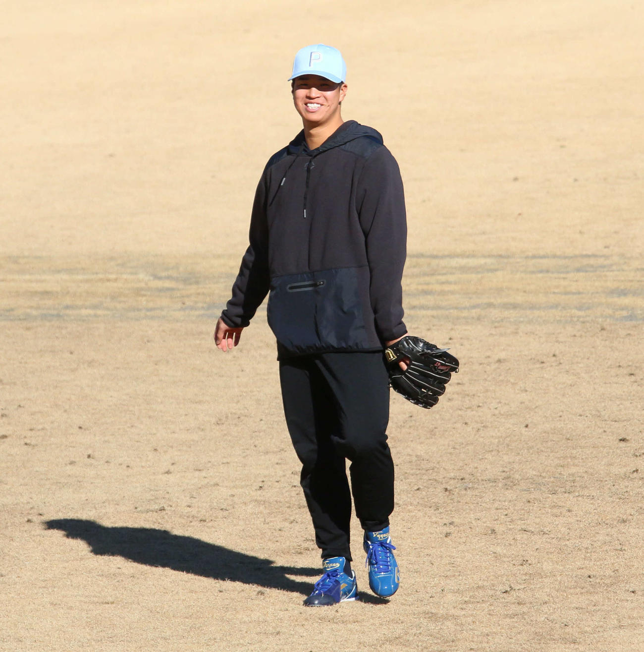 千葉・鎌ケ谷で自主トレを行った日本ハム松岡（撮影・木下大輔）