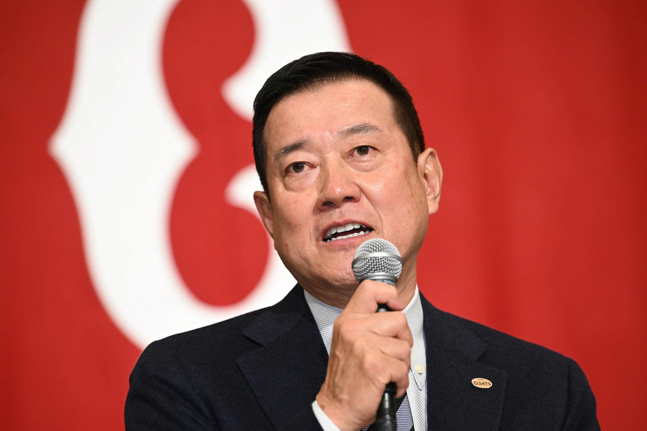 巨人新外国人選手入団会見に臨む原監督（撮影・滝沢徹郎）