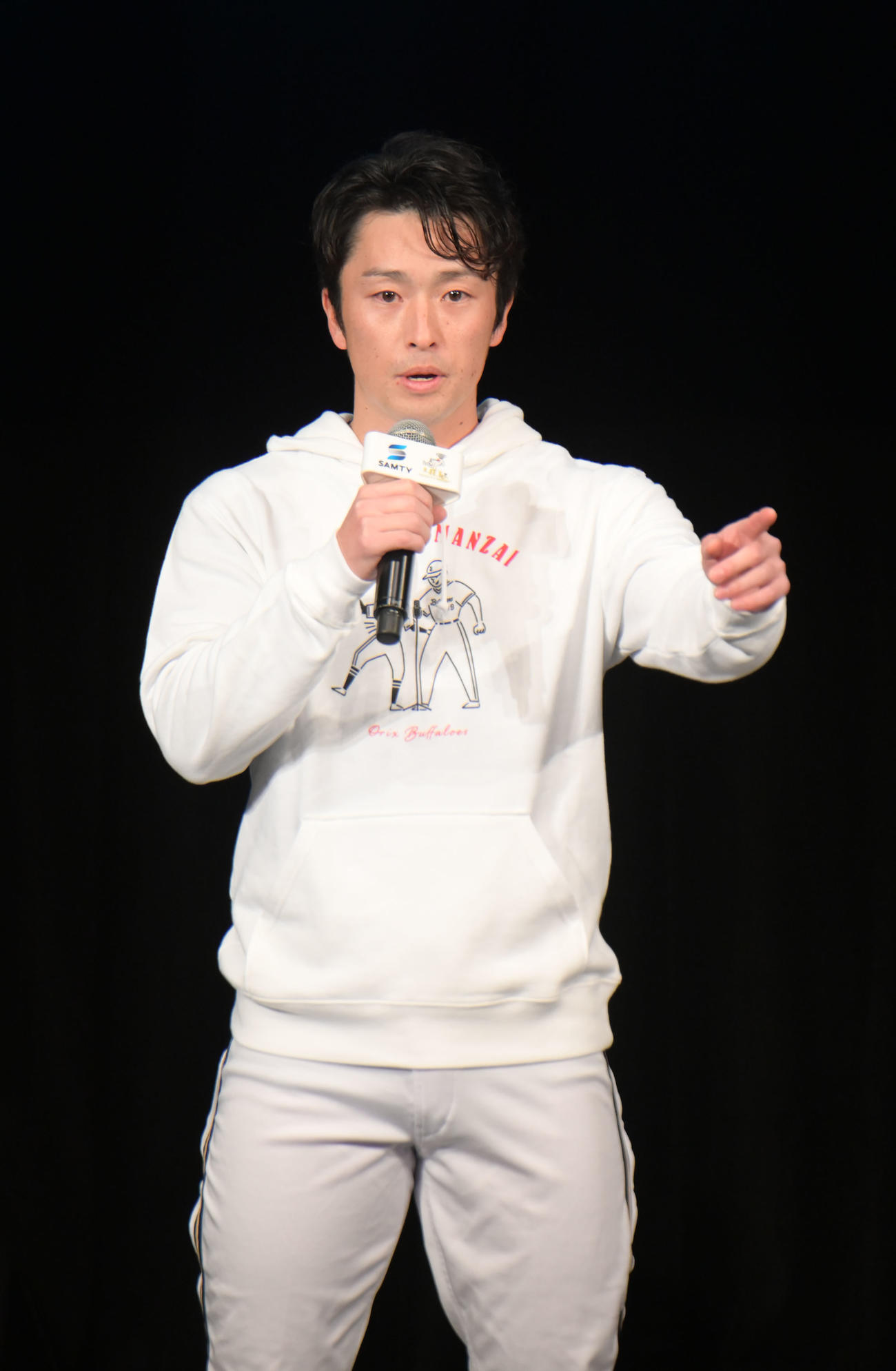 ラオ福漫才パーカーを着てトークショーに登場したオリックス福田（撮影・滝沢美穂子）