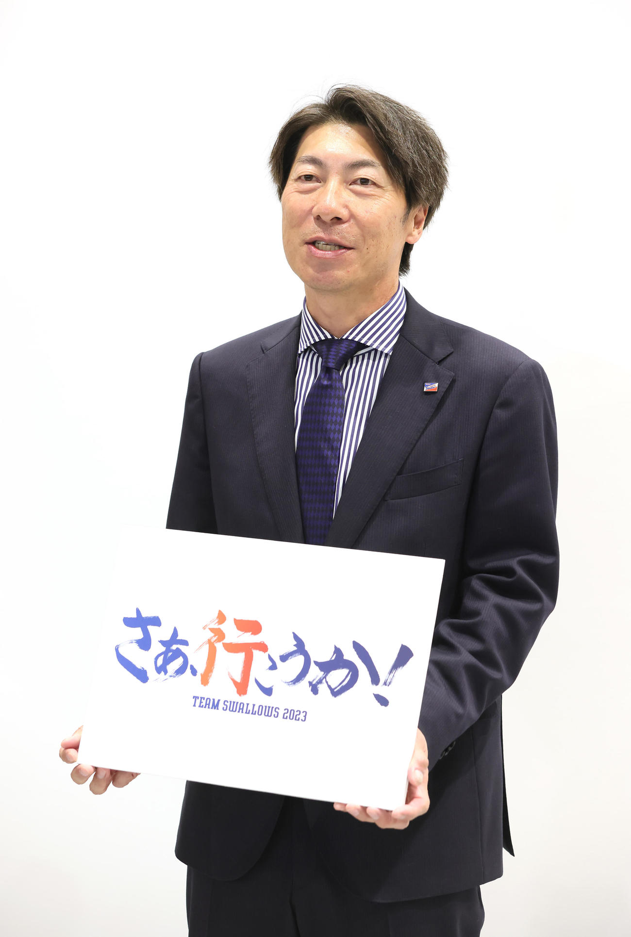 沖縄入りしチームスローガン「さぁ、行こうか！」を発表したヤクルト高津監督（撮影・足立雅史）