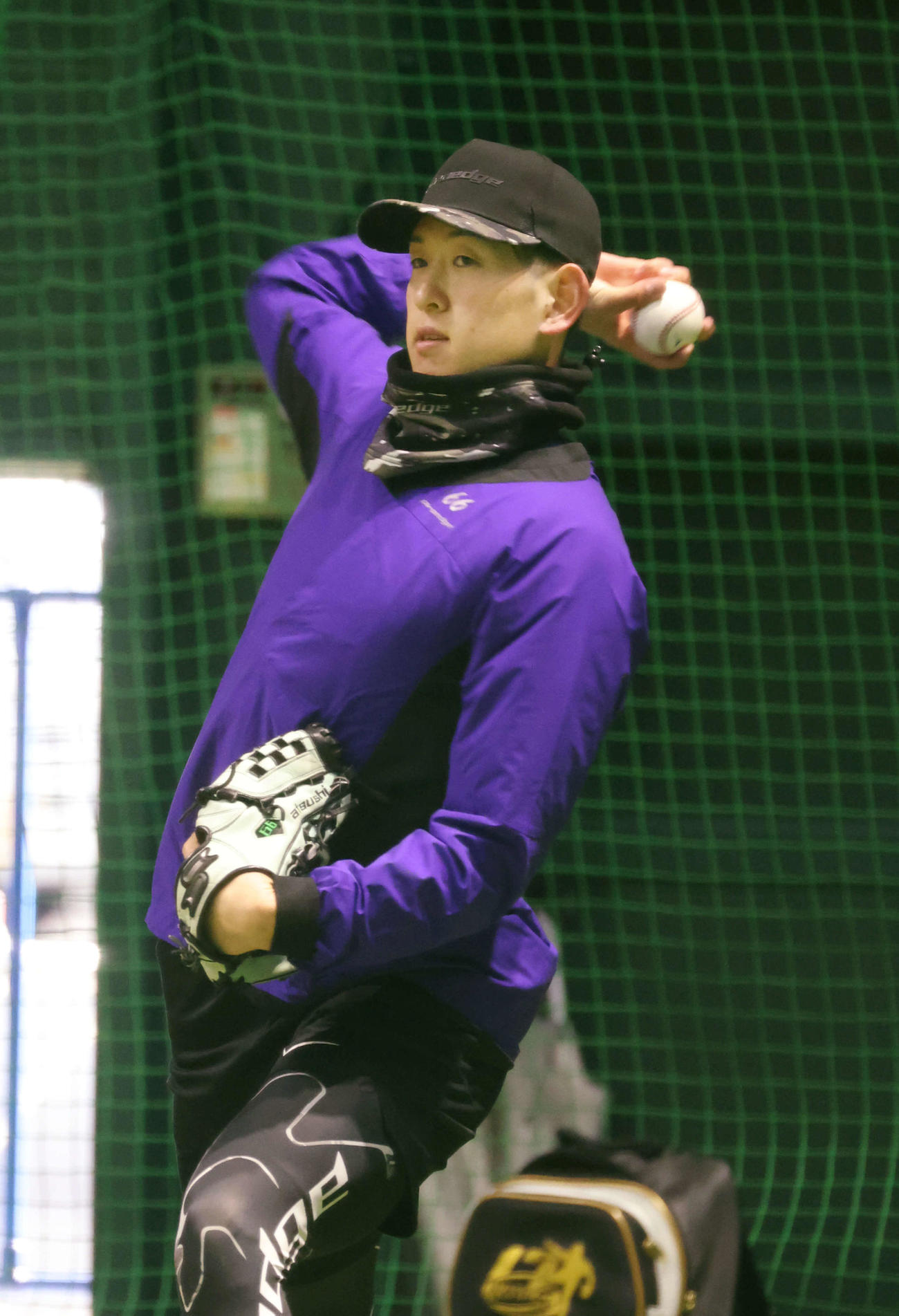 広島合同自主トレ　キャッチボールをする遠藤（撮影・加藤孝規）