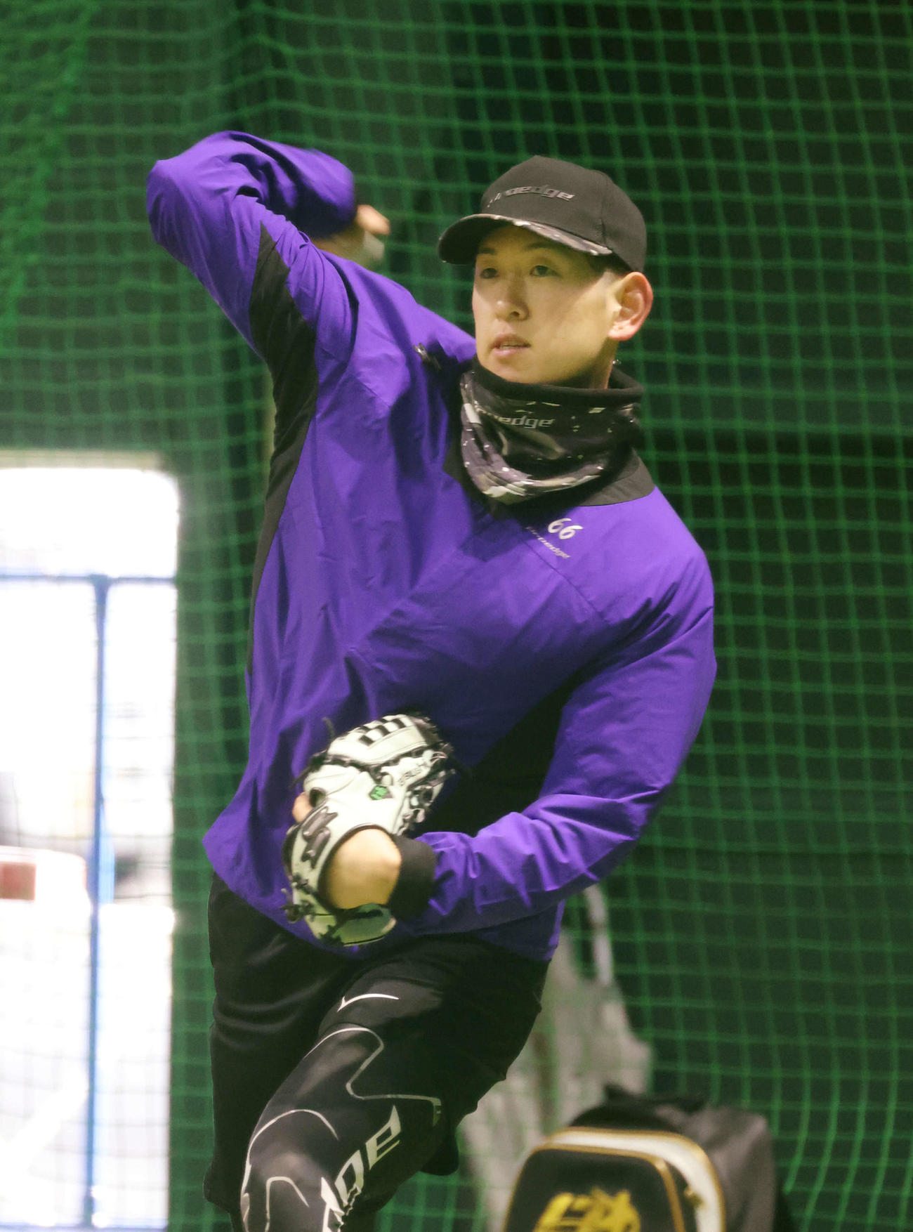 広島合同自主トレ　キャッチボールをする遠藤（撮影・加藤孝規）