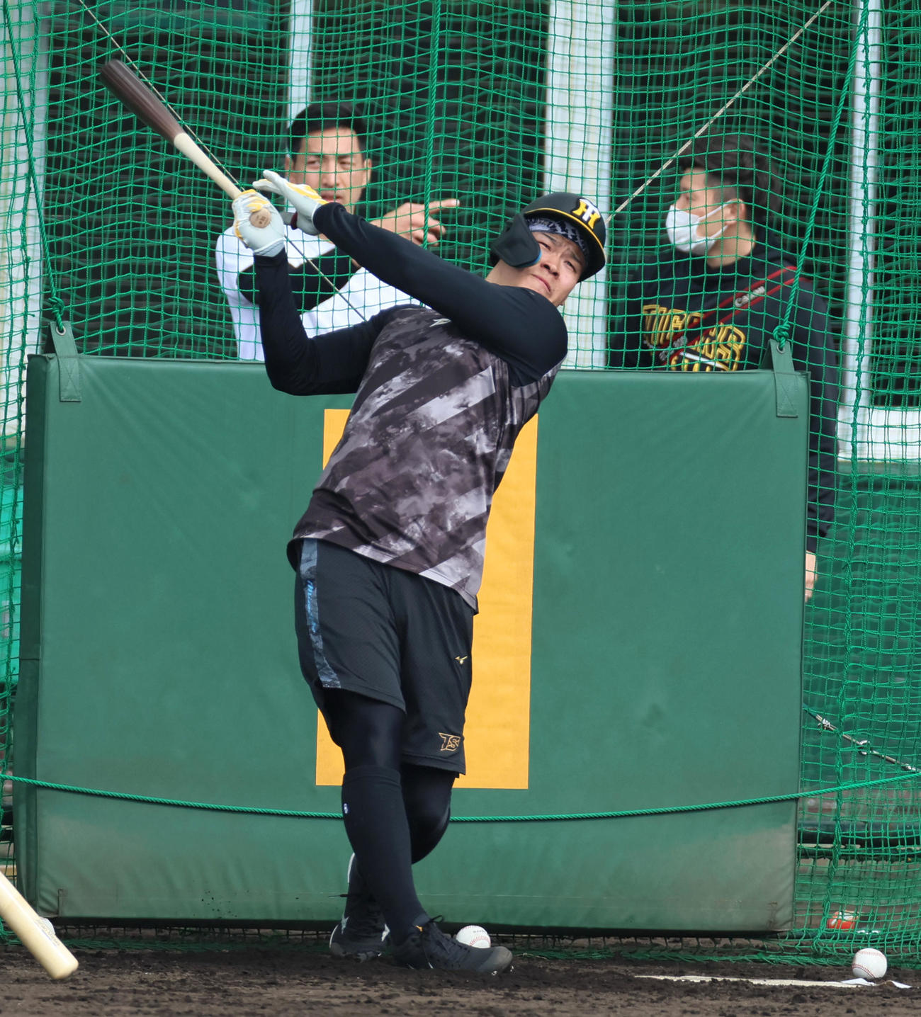 合同自主トレ2日目、初めて屋外フリー打撃練習を行った佐藤輝（撮影・加藤哉）